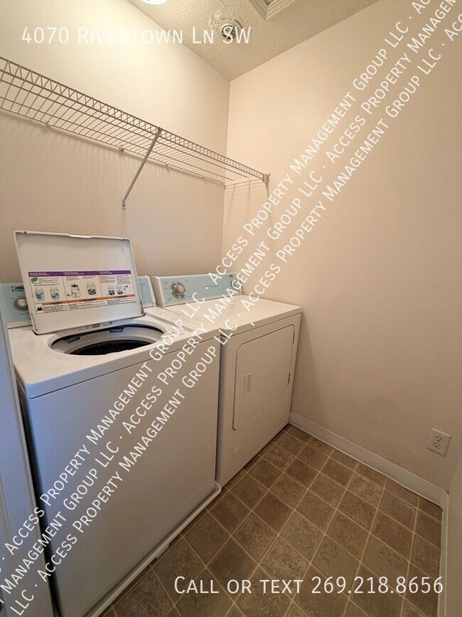 Building Photo - 4070 Rivertown Ln SW