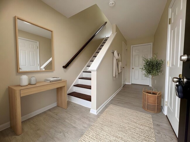 Building Photo - 3 Bedroom 2.5 Bathroom in York!