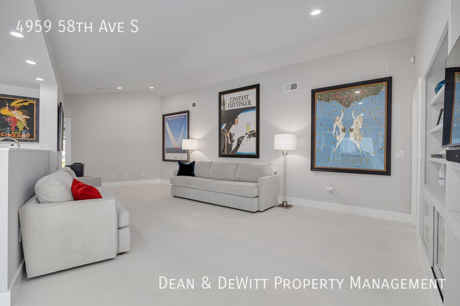 Building Photo - 4 Bed/3 Bath