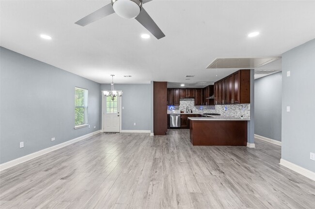 Building Photo - 3853 Rosedale St