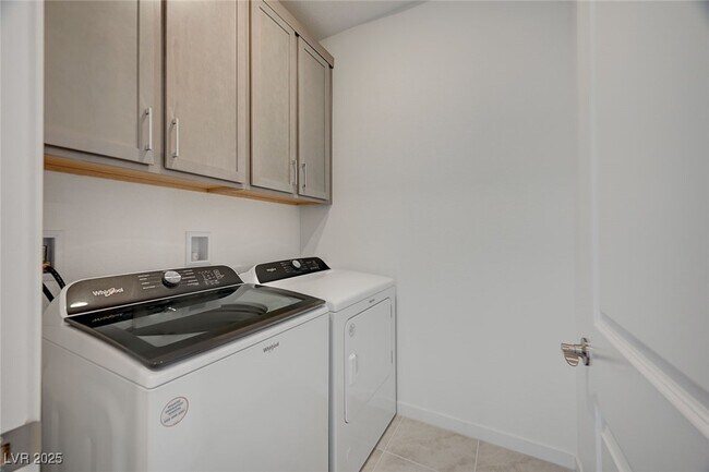 Building Photo - 2544 Vandra St