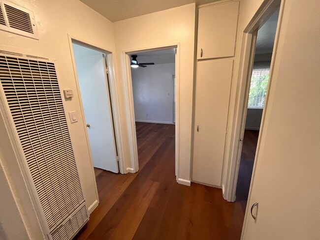 Building Photo - R472