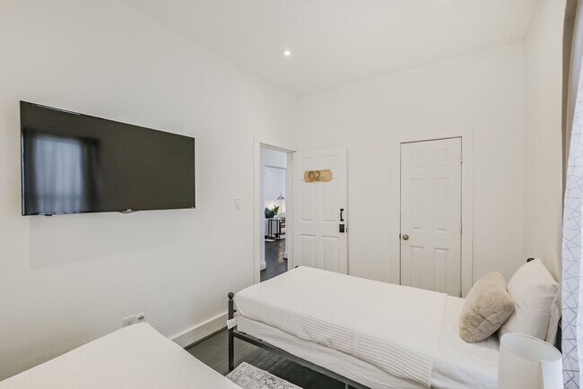 Building Photo - 3309 Webster St