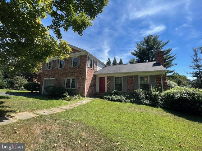 Building Photo - 6407 Kenhowe Dr