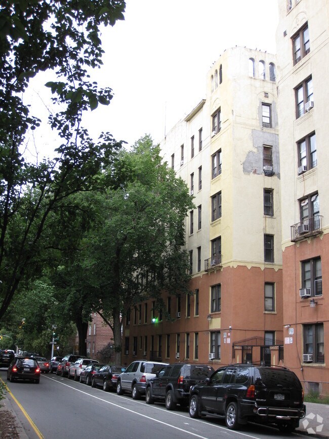 Building Photo - 89-07 34th Ave