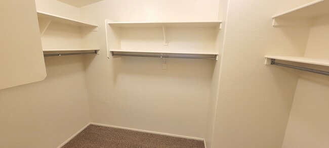 Building Photo - Circle Cross