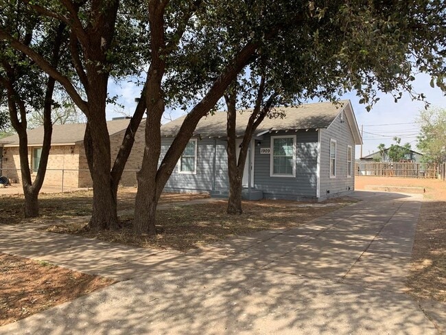 Building Photo - 1909 N Hancock Ave