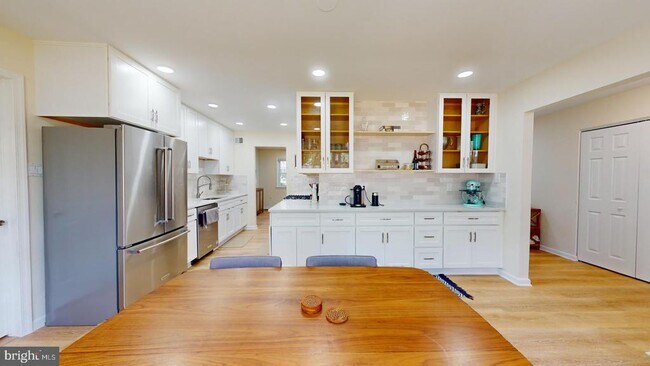 Building Photo - 5810 Helmsdale Ln