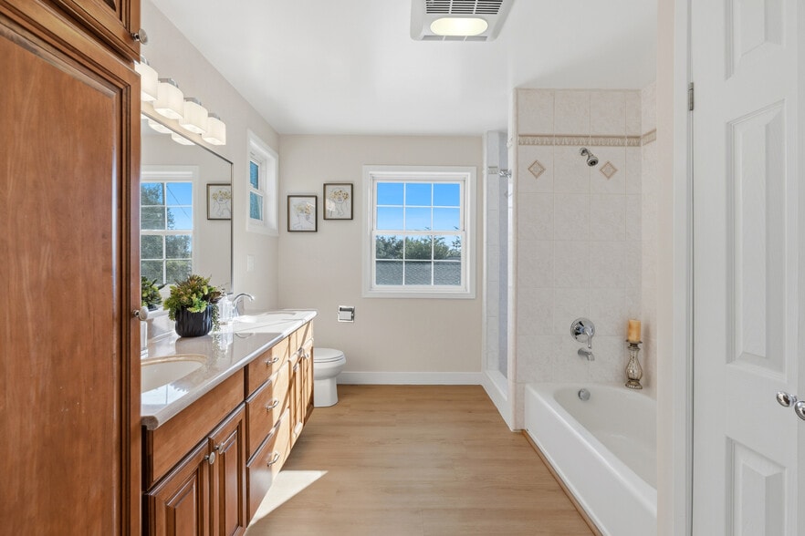 Master Suite - 274 W Laurel Ave