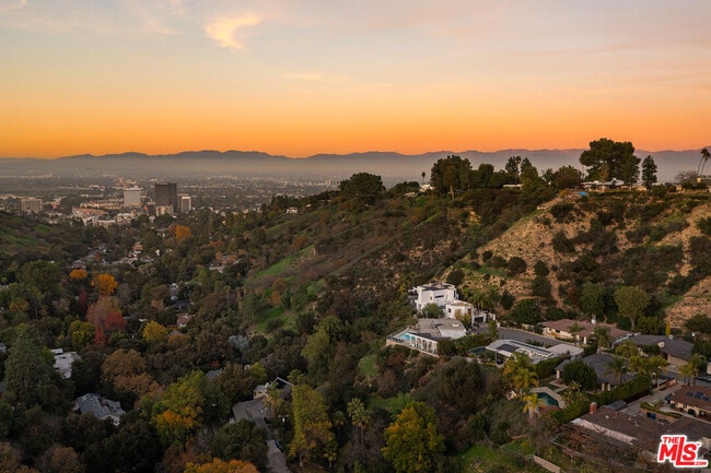 Building Photo - 3761 Sheridge Dr