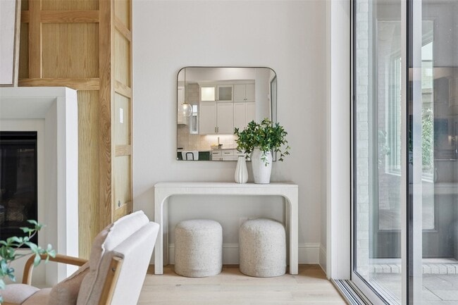 Building Photo - 3845 Van Ness Ln