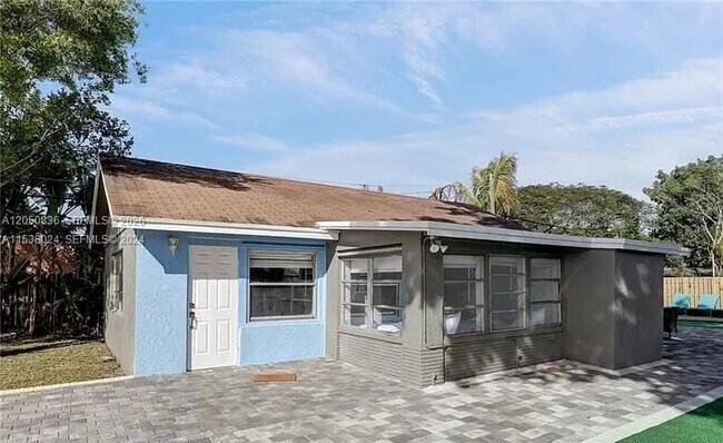 Building Photo - 608 N 24th Ave