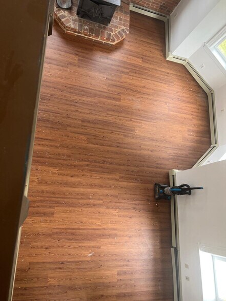 Building Photo - 210 E Main St