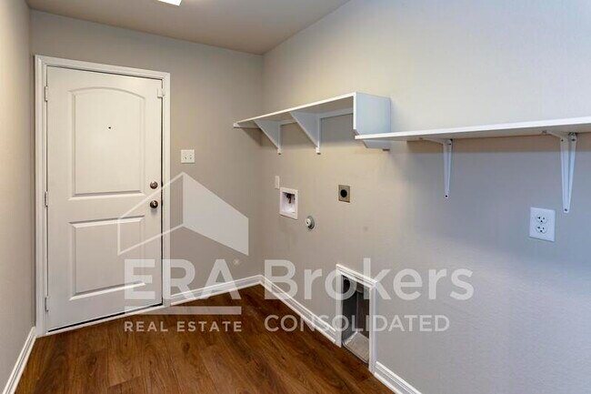 Building Photo - 2072 Dade Loop