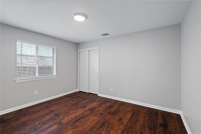 Building Photo - 1904 Dayflower Trce