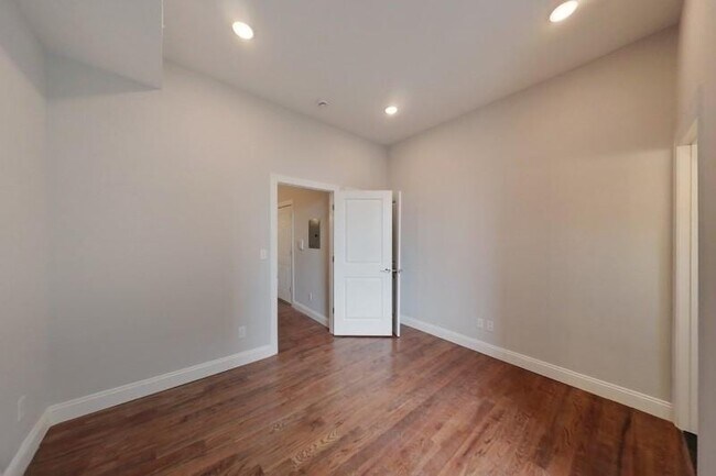 Building Photo - 130 45th St