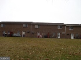 Building Photo - 691 Center Dr
