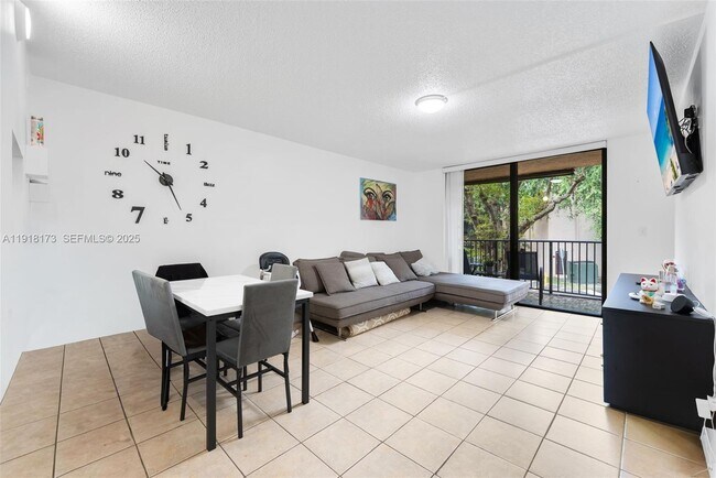 Building Photo - 14415 N Kendall Dr