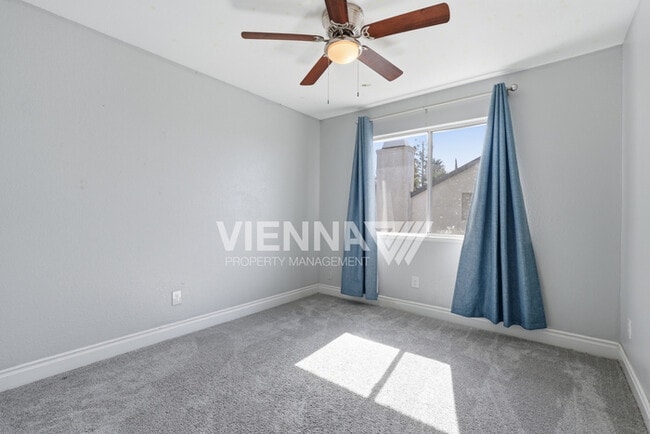 Building Photo - 2212 Thurton Dr