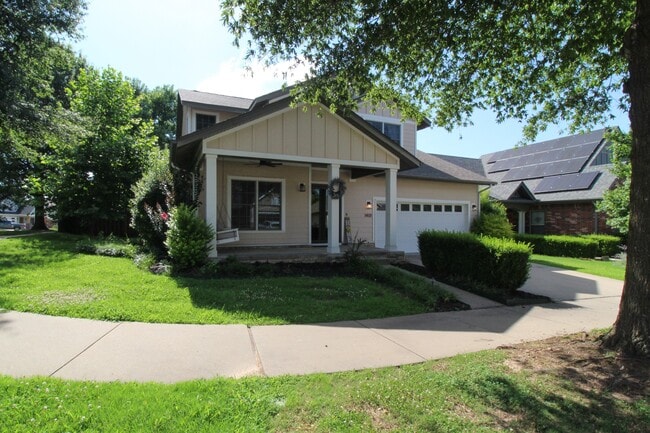 Building Photo - 1401 NE Dysart Woods Ln