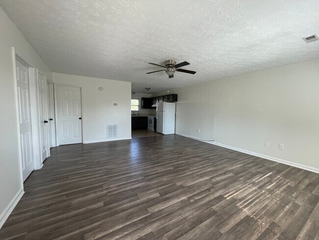 Building Photo - 115 Stone Tree Dr