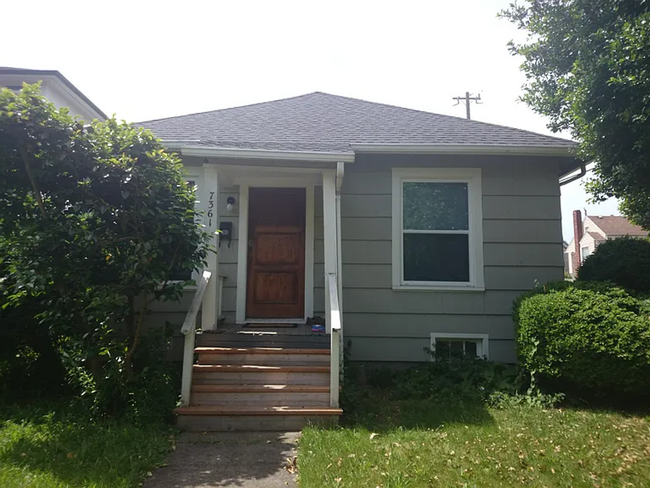 Primary Photo - North Ballard/Crown Hill 2 BR / 1 BA