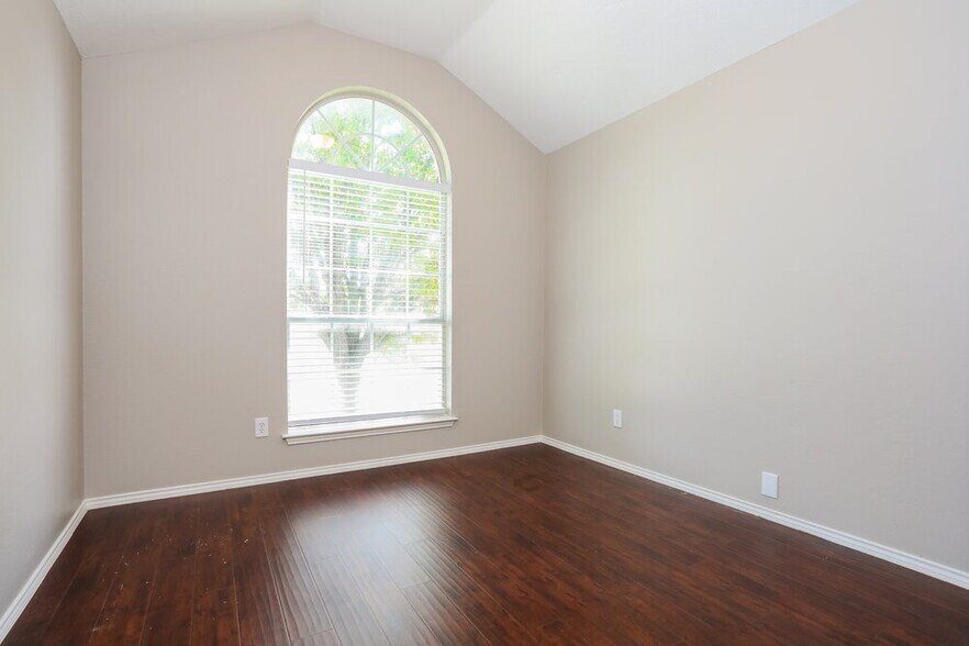 Building Photo - 4405 Crystal Ln