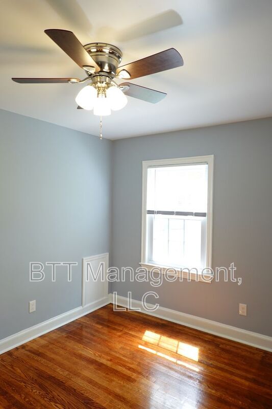 Building Photo - 8406 Greenwood Ave