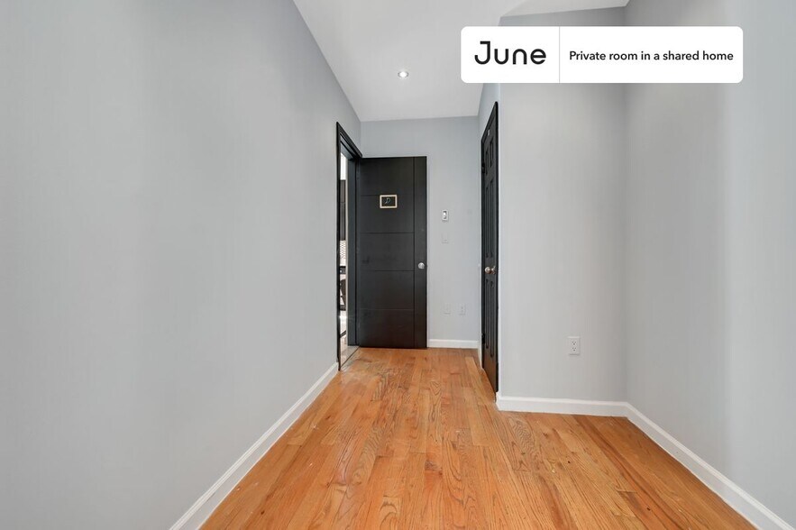 Building Photo - Room in Shared 4 bed/1.5 bath home