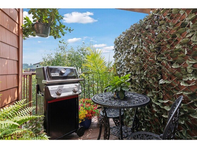 Building Photo - 640 Main St N