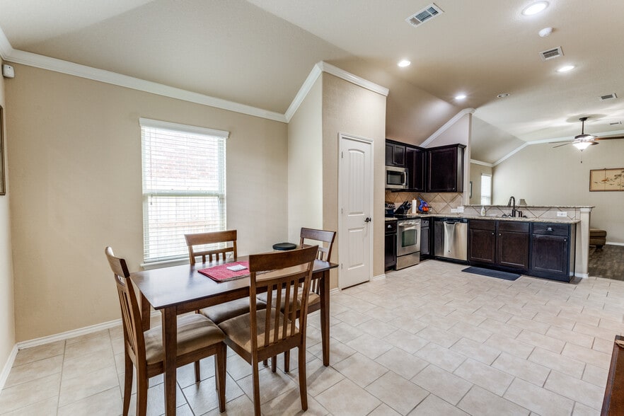 Building Photo - 129 Buckskin Way