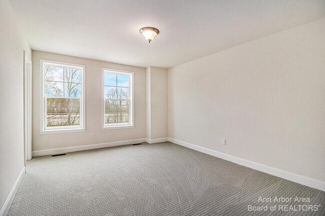 Building Photo - 3343 Roseford Blvd