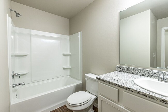 Building Photo - Beautiful 3 bed 2 bath!