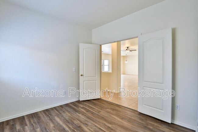 Building Photo - 2736 W Mineral Butte Dr