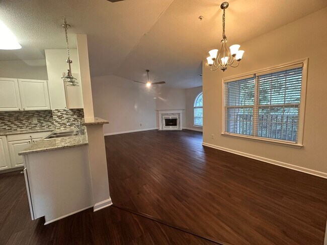 Building Photo - Cozy 2BR 2BA Condo in High Point