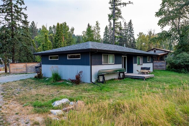 Building Photo - Gorgeous Whitefish Home