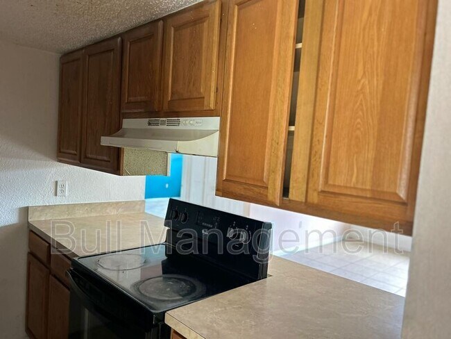 Building Photo - 1813 Blossom Terrace