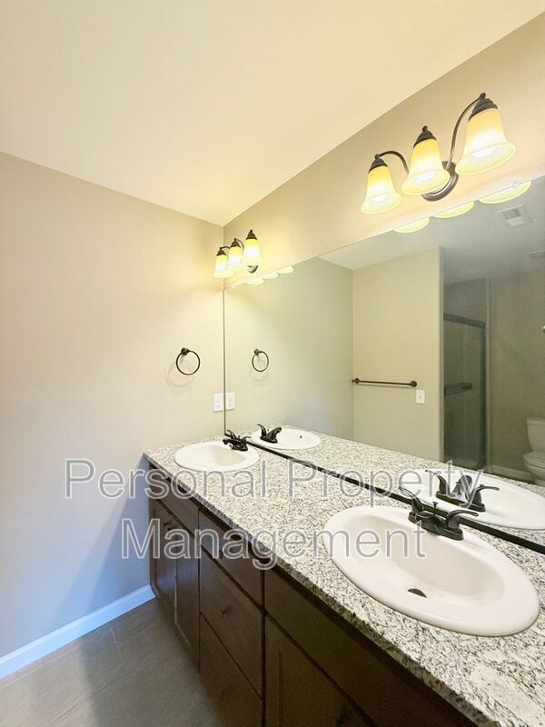 Building Photo - 13016 NE 28th Way