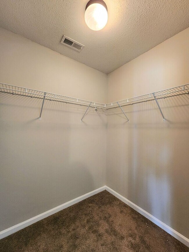Building Photo - Beautiful 3 bed 2 1/2 bath townhome in a gated community with a pool. Showings Coming Soon!!!