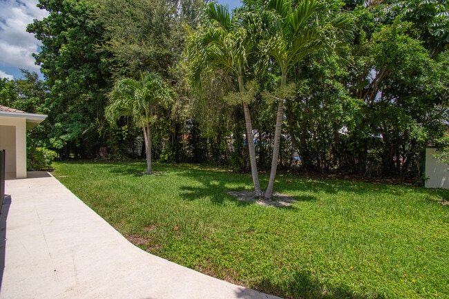 Building Photo - 6749 S Grande Dr