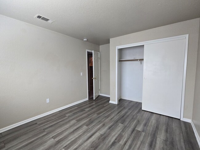 Building Photo - Beautiful 2 bedroom 2 bathroom condo in Or...