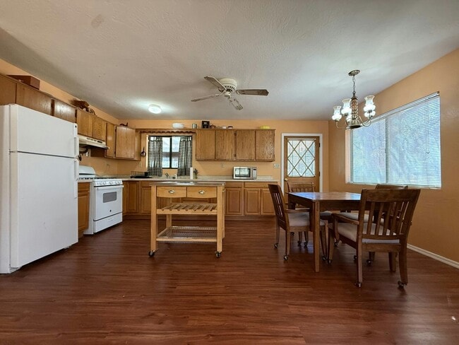 Building Photo - 2143 Cottontail Rd