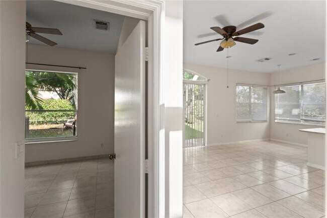 Building Photo - 2215 NW 76th Terrace