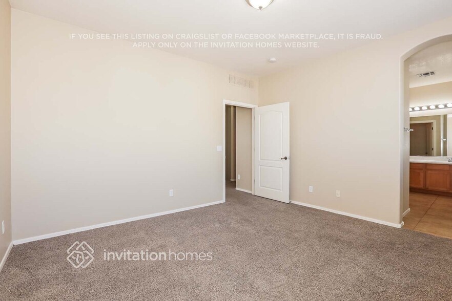 Building Photo - 3688 E Sundance Ave