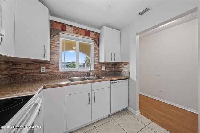 Building Photo - 201 St Lucie Ln