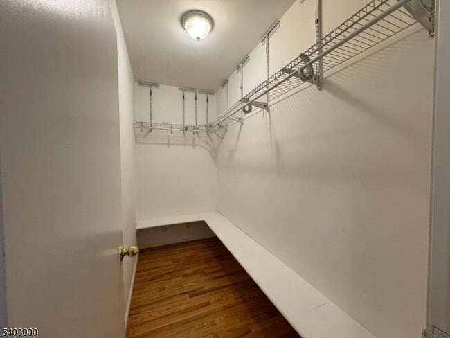 Building Photo - 610 Devon St