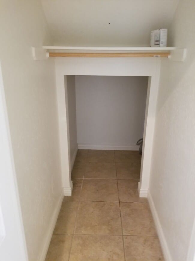 Building Photo - Westside 4 Bed, 2.75 Bath Townhouse w/Garage Next to NAU & CCC! Students OK! Avail. July 10th!