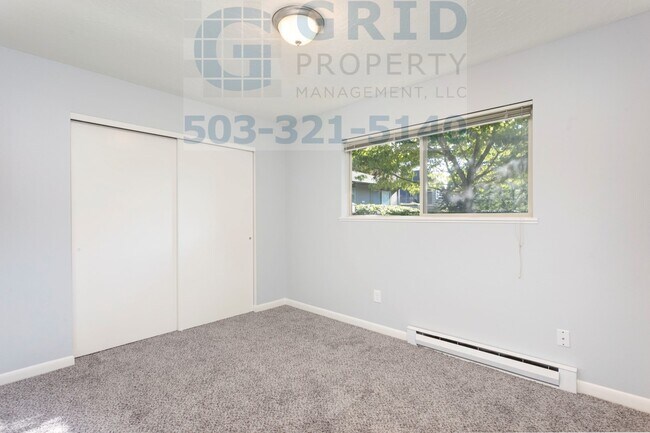 Building Photo - Modern Two Bedroom Apartment Available in Mt. Tabor