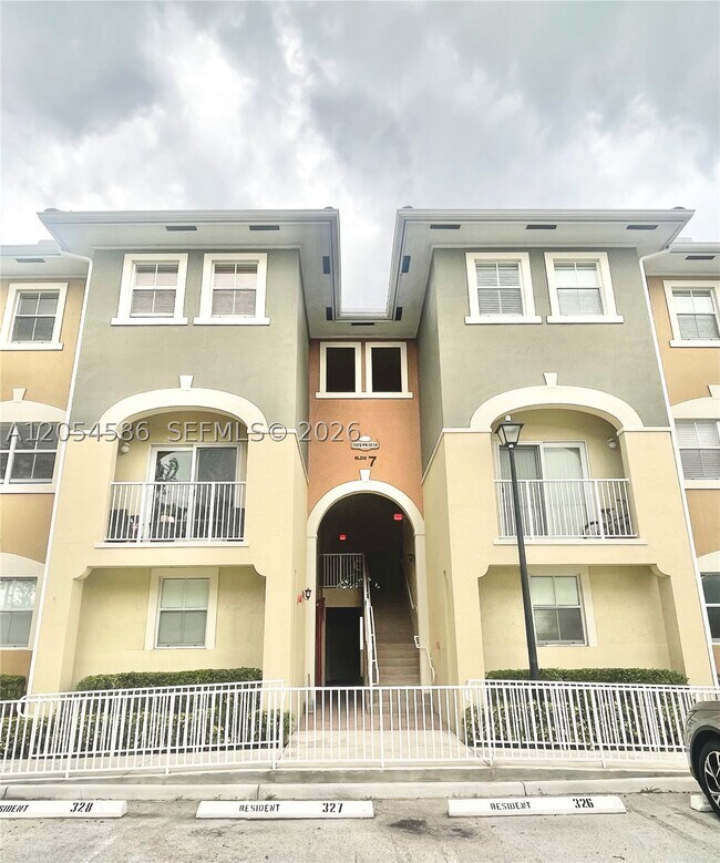 Building Photo - 10870 NW 88th St