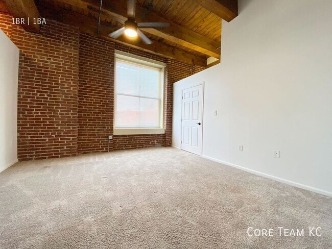 Building Photo - 202 W 5th St